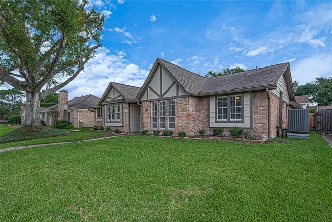 Building Photo - 14911 Sun Harbor Dr