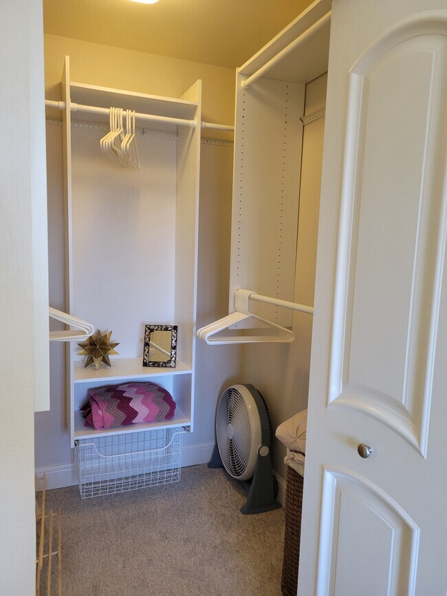 Walk in closet - 1467 Marchbanks Dr