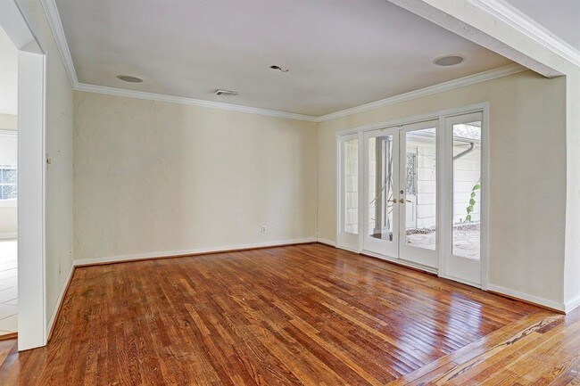 Foto del edificio - 5464 Sugar Hill Dr