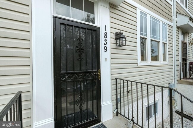 Building Photo - Brightly renovated 4 bedroom home near Con...