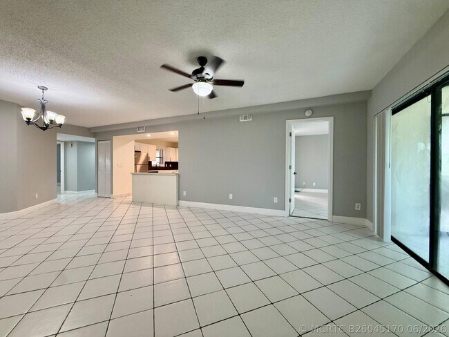 Building Photo - 9633 Riverside Dr