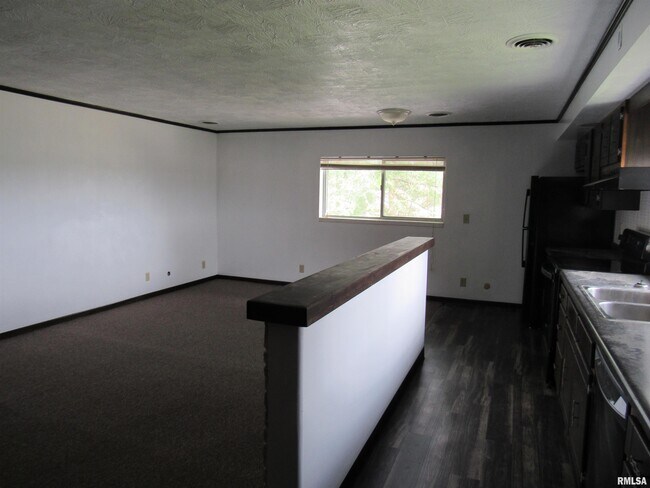 Building Photo - 2424 40th Ave