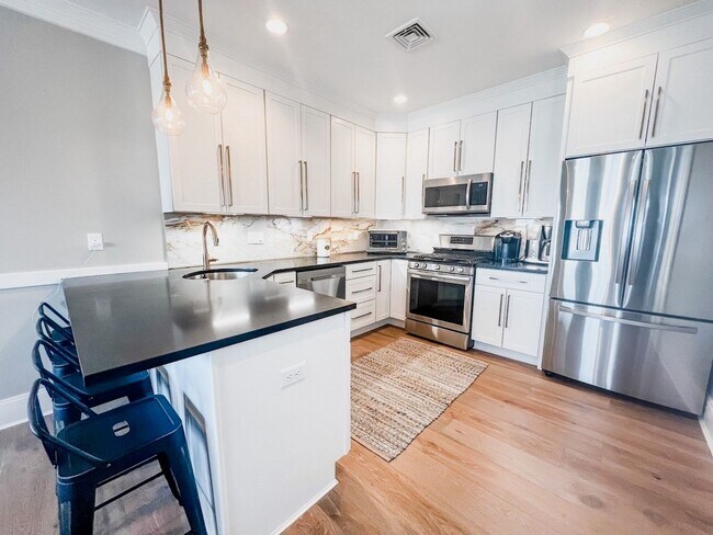 Building Photo - 69 Falcon St