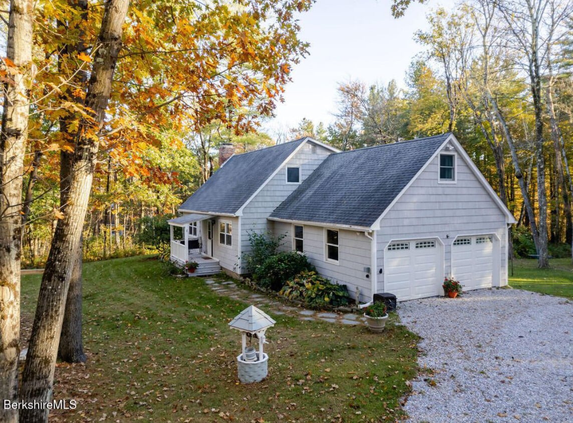 Primary Photo - 230 Middle Rd