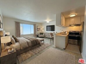 Building Photo - 5805 W 8th St