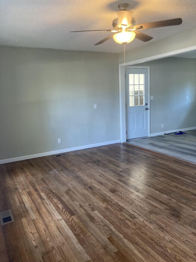 Building Photo - 633 Graysville Rd