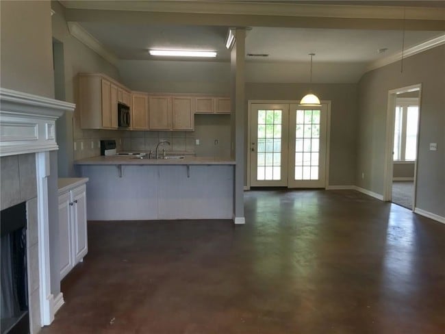 Building Photo - 2096 E Stanwyk Dr