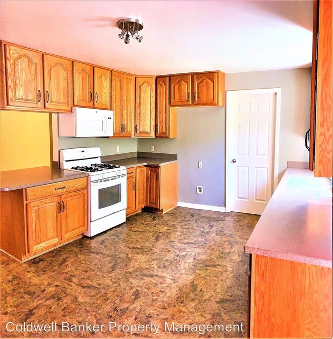 Building Photo - 3 br, 1 bath House - 19337 E. Niles