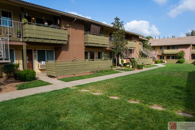 Building Photo - Charming Upgraded Condo in Escondido, pets...