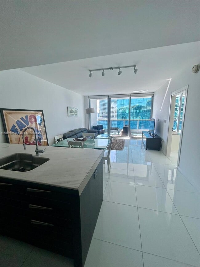 Building Photo - 200 Biscayne Blvd Way