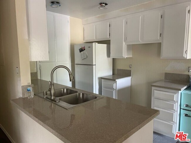 Foto del edificio - 8725 Beckenham Ln