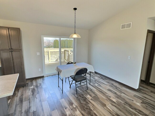 Building Photo - 109 Parkview Ave