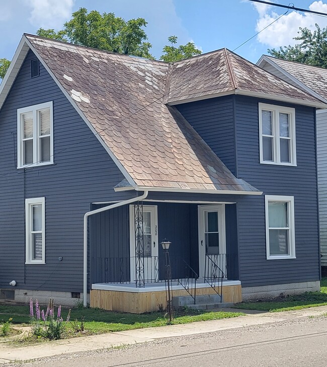 3bdr 1 bath in the heart of Pleasantville - 208 S Main St