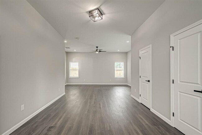 Building Photo - 7035 Goforth St