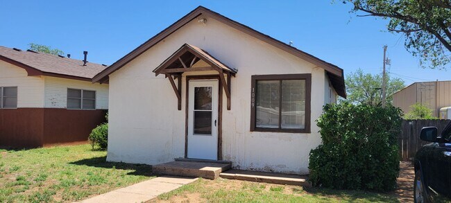 Building Photo - ONE BEDROOM HOME EAST OF PRINCE STREET