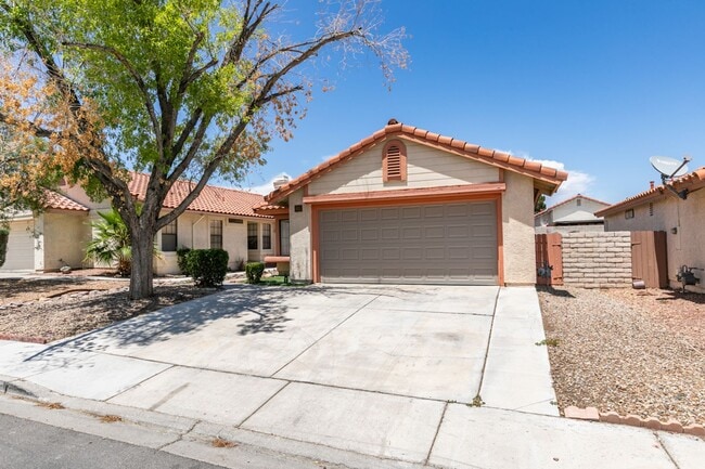 Building Photo - Charming 3 Bedroom, 2 Bath Home with Cozy ...