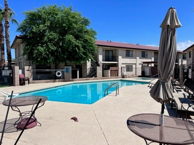 Building Photo - 2BB 2BA Condominium, Utilities Included