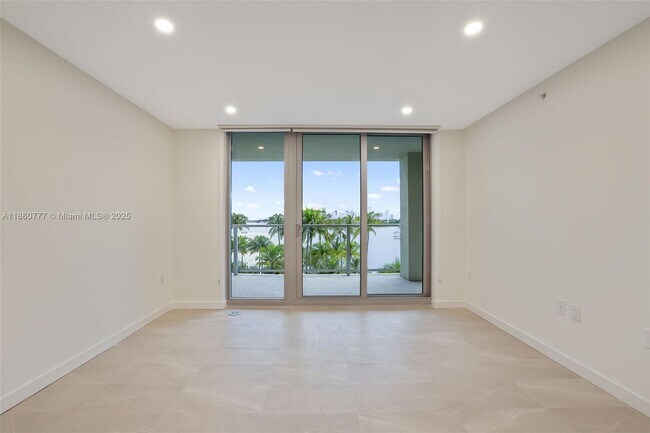 Building Photo - 1500 Bay Rd