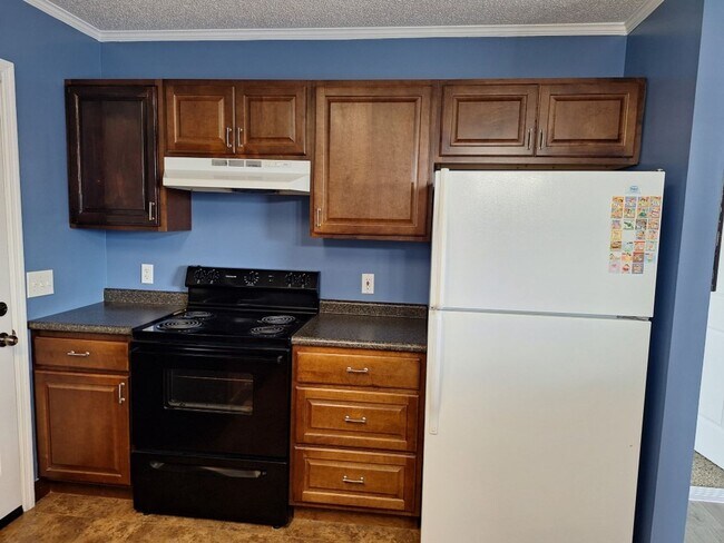 Building Photo - Cute Cottage in quiet neighborhood in Sout...