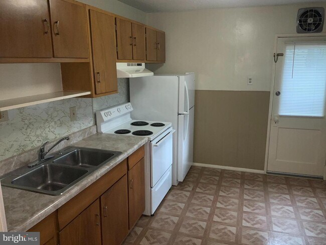 Foto del edificio - 410 E Pine St