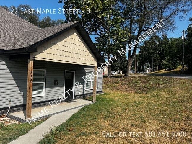 Building Photo - 322 E Maple St