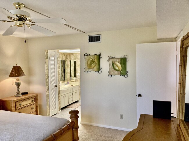 Building Photo - 12498 Riverside Dr