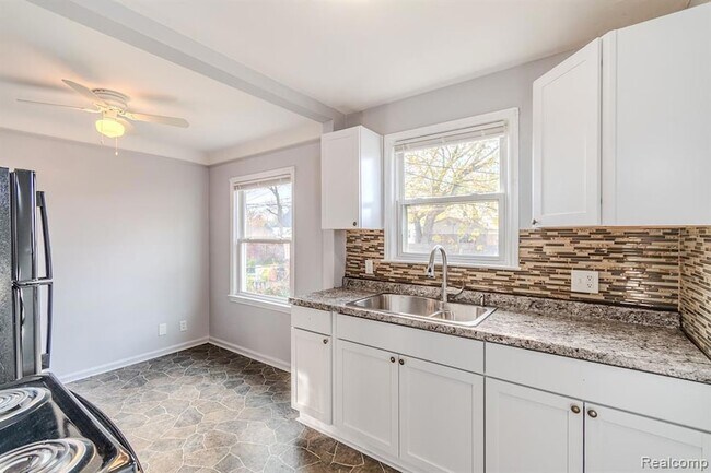 Foto del edificio - 8126 Standard St