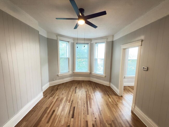 Building Photo - 845 N Mozart St