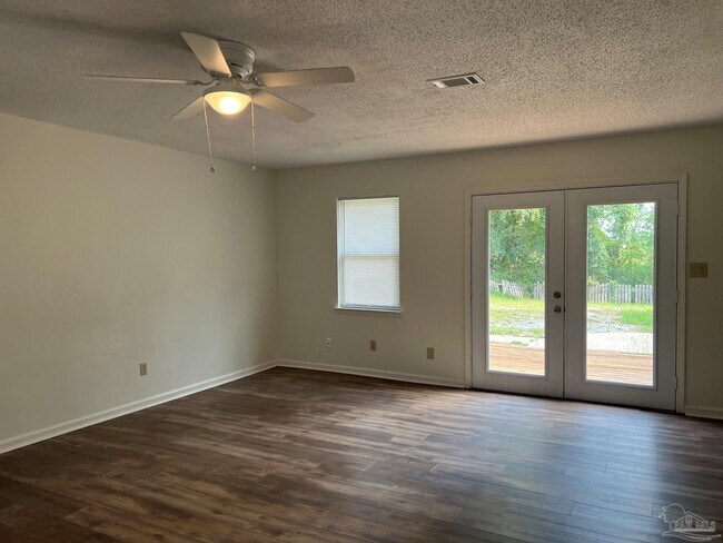 Foto del edificio - 3244 Maplewood Dr
