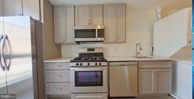 Building Photo - 2420 Ridge Ave