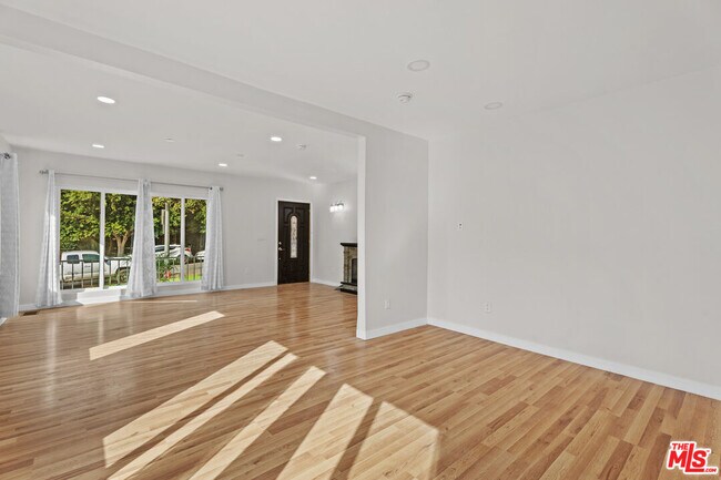 Building Photo - 1122 S Citrus Ave