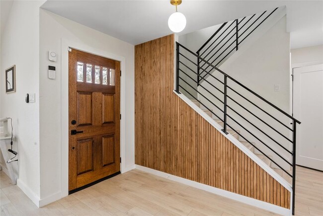 Building Photo - 1703 Kimmerling Ln