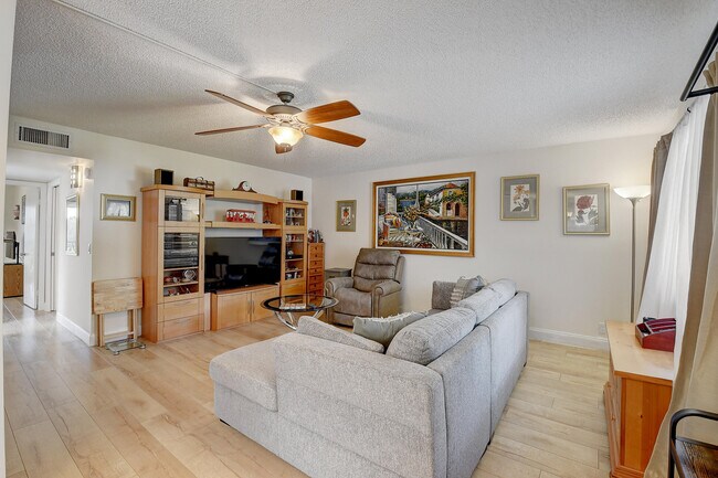 Foto del edificio - 15036 Ashland Ln