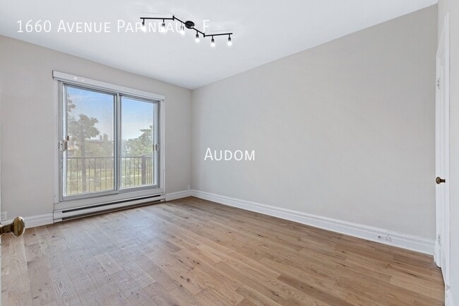 Building Photo - 1660 Av. Papineau
