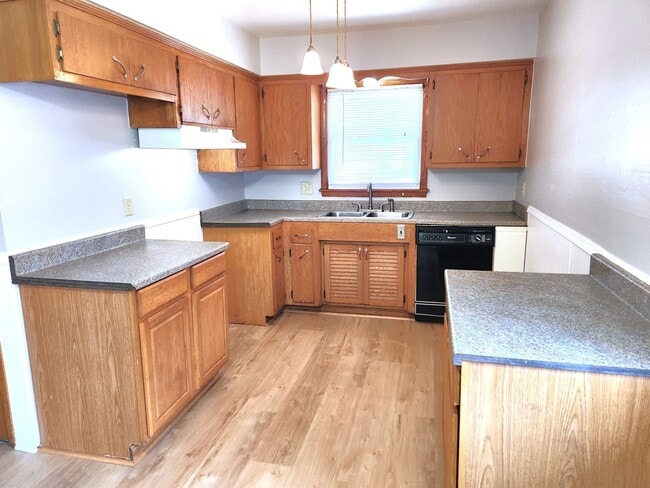 Foto del edificio - 3 bedroom, single family home - Available ...
