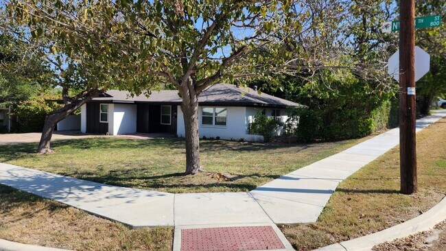 Building Photo - 3 Bedroom Single Family Home in Grand Prairie