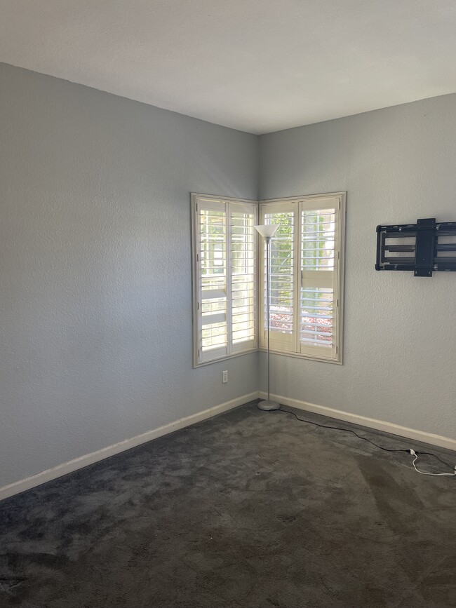 Building Photo - 309 Beachcomber Dr E