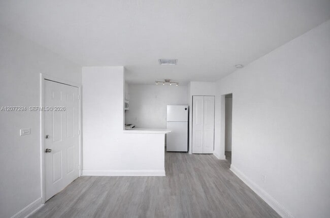 Building Photo - 1070 NE 80th St