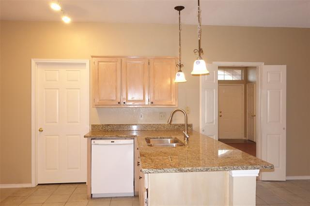 Building Photo - 577 Raintree Cir