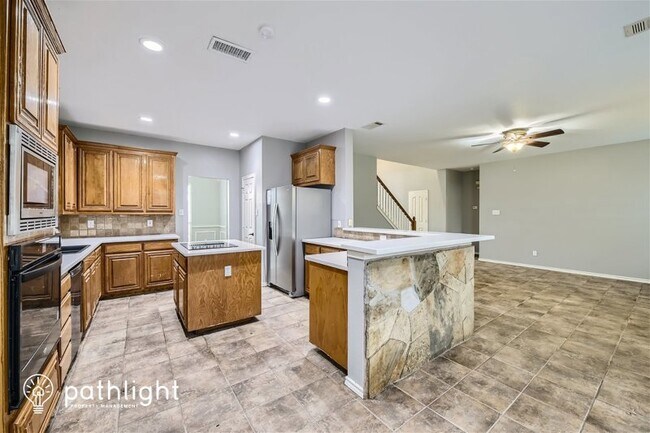 Foto del edificio - 1705 Clover Hill Rd, Mansfield, TX, 76063