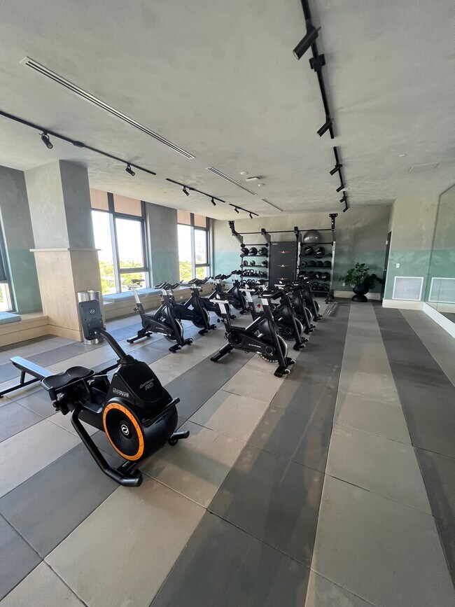 Sala de spinning - 251 NW 29th St
