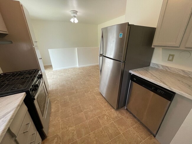 Building Photo - Recently Updated East Boulder Home - 5 bed...