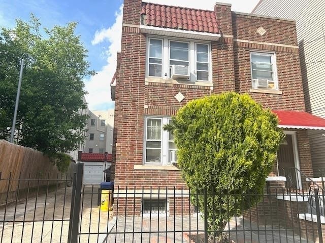 Primary Photo - 200 Griffith St