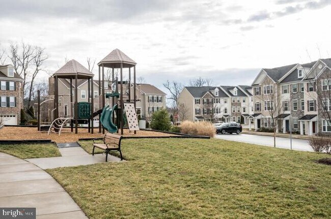 Foto del edificio - 120 Woodman Ct