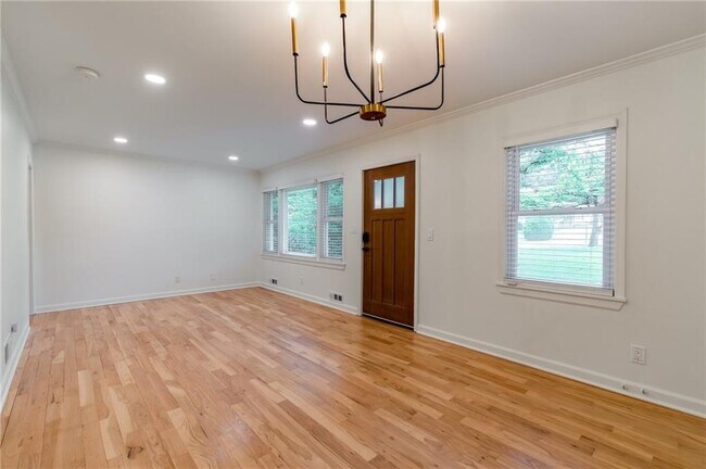Building Photo - 2093 Wildrose Dr