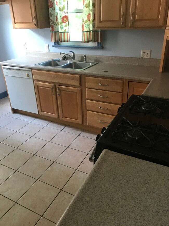 19 Swayze Dr, Latham, NY 12110 House Rental in Latham, NY