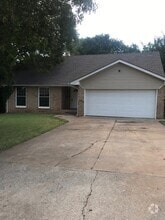 Building Photo - 2809 Willow Creek Dr