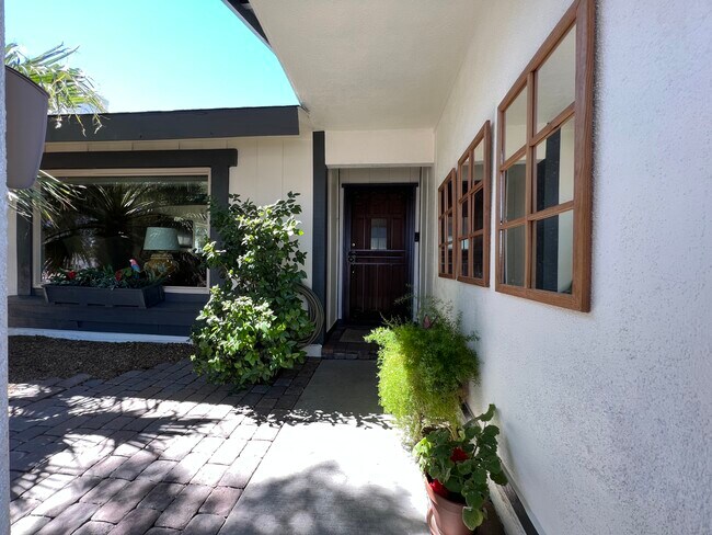 Foto del edificio - 2033 Wagonwheel Ave