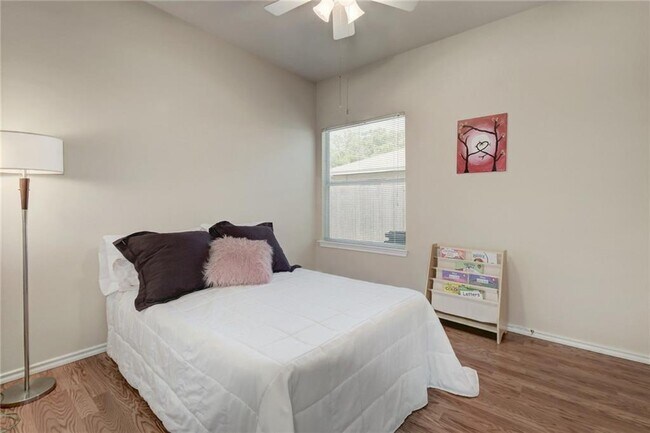 Foto del edificio - 8703 Weiser Dr