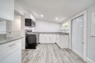 Building Photo - 3353 SW 23rd Terrace